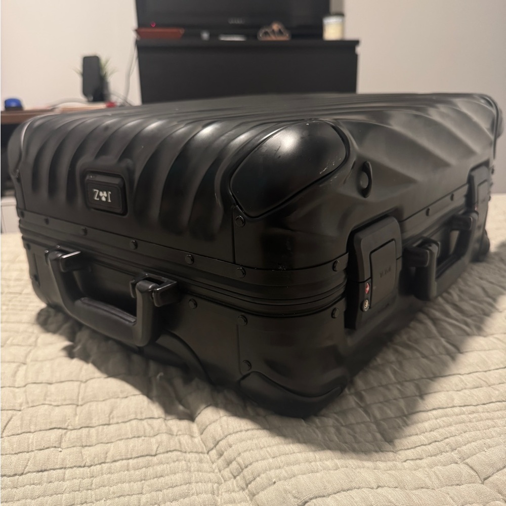 Black Hard Shell Suitcase - Picture 3 of 12